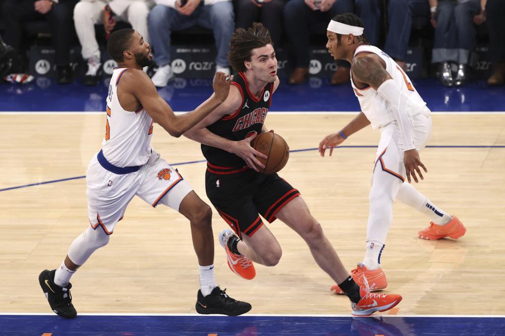 4位队员在 4位队员在