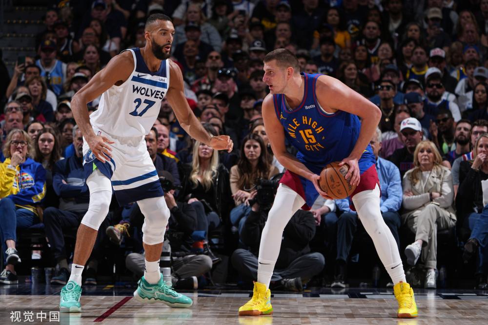 张飞吻照 张飞吻照